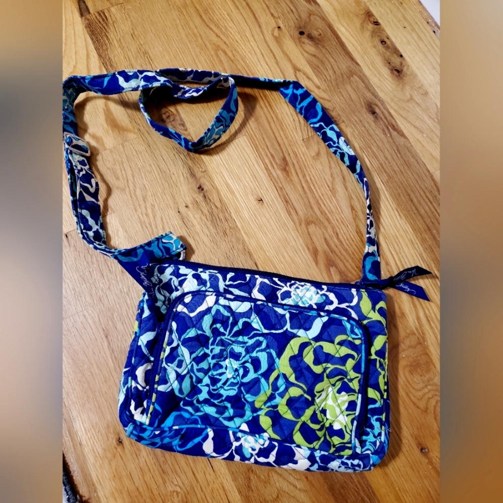 Vera Bradley Crossbody - Picture 1 of 3